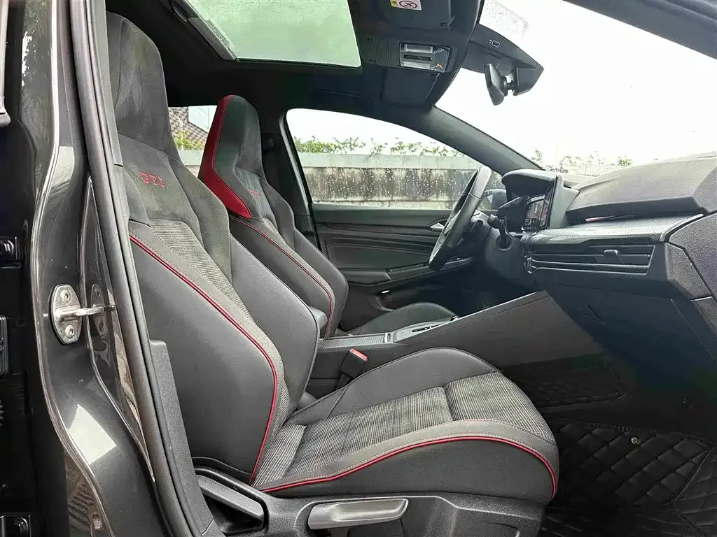 Volkswagen Golf GTI — фото 5
