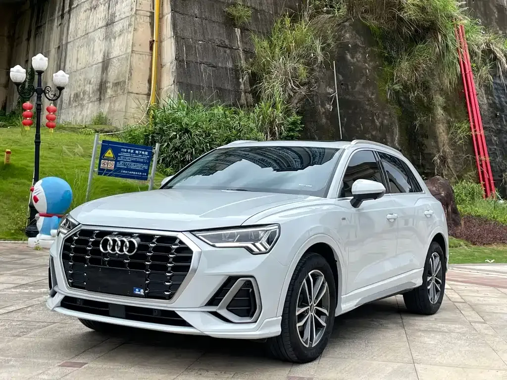 Audi Q3 — фото 1