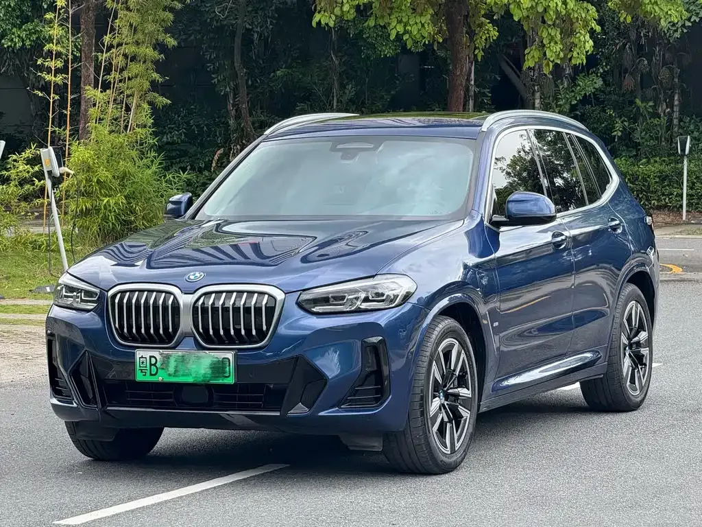 BMW iX3 — фото 1