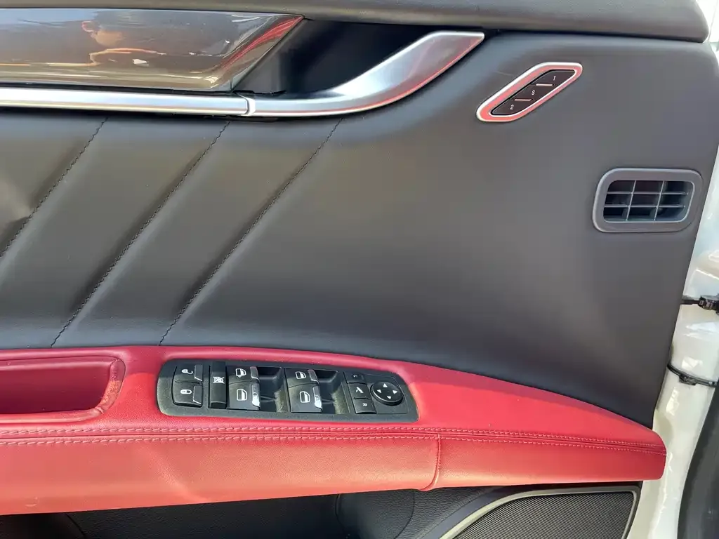 Maserati Ghibli — фото 10