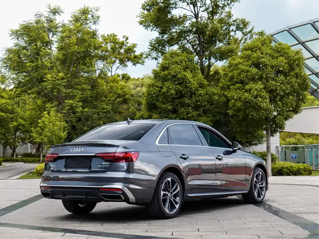 Audi A4L — фото 5