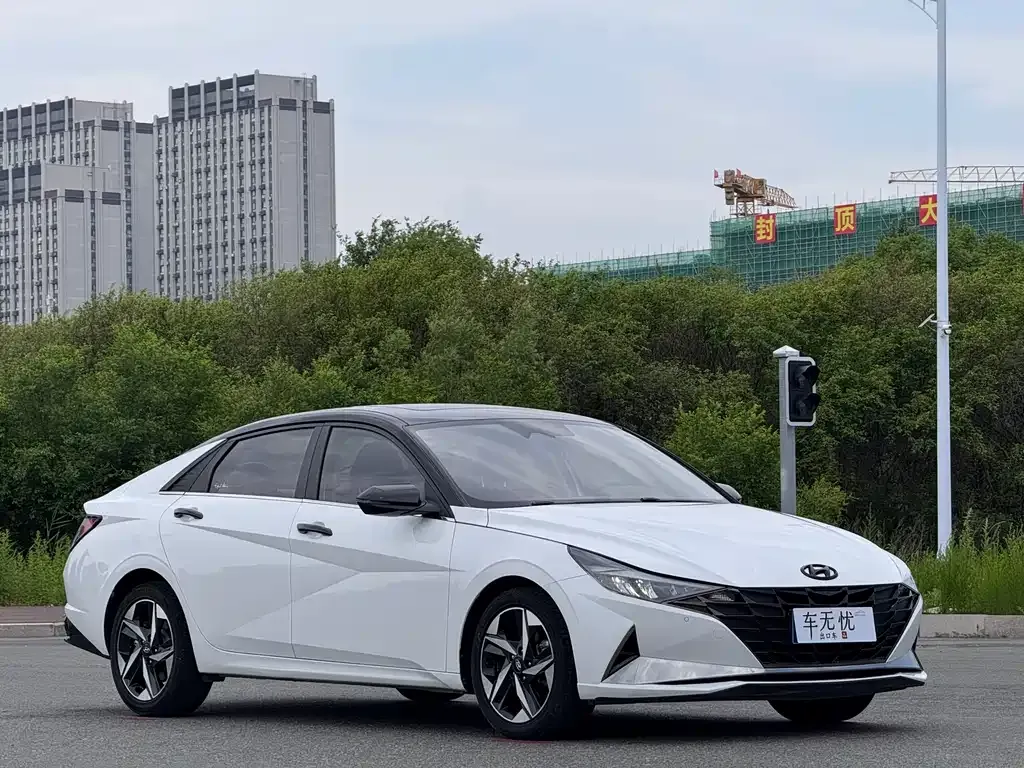 Hyundai Elantra — фото 4