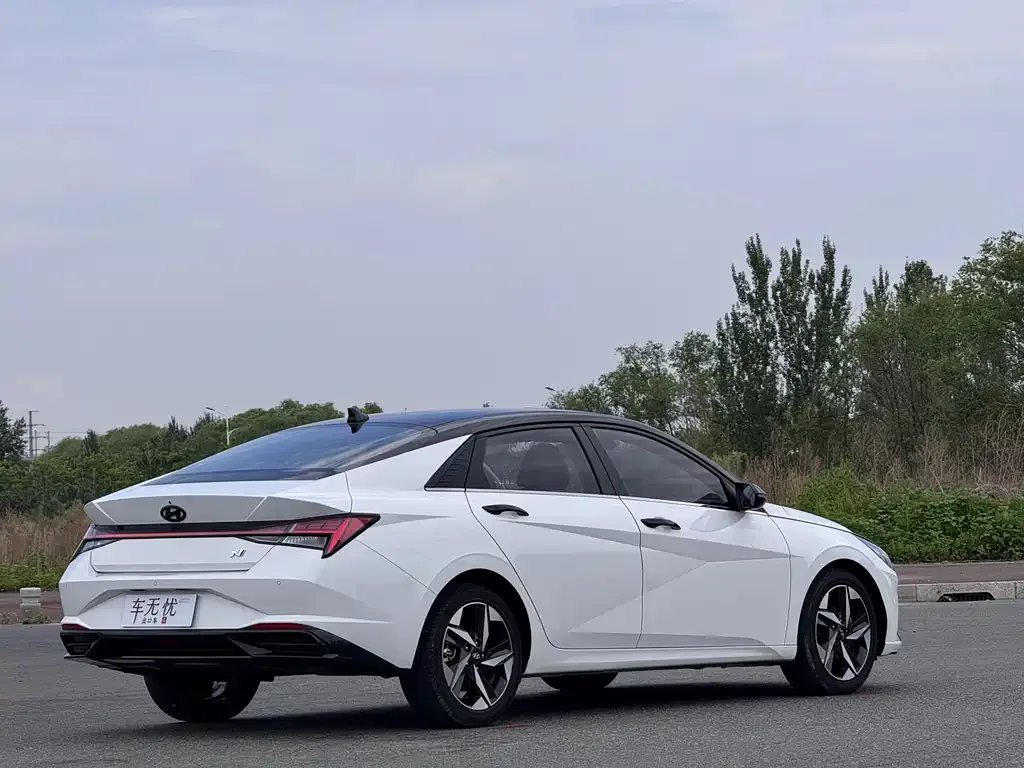 Hyundai Elantra — фото 3