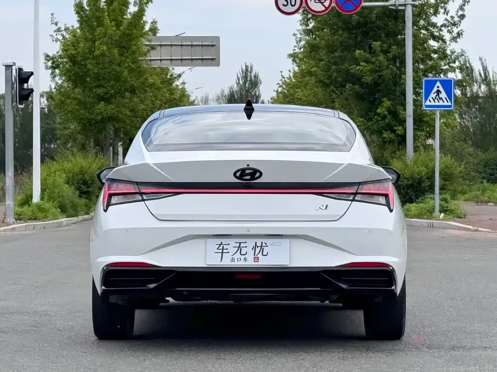 Hyundai Elantra — фото 6