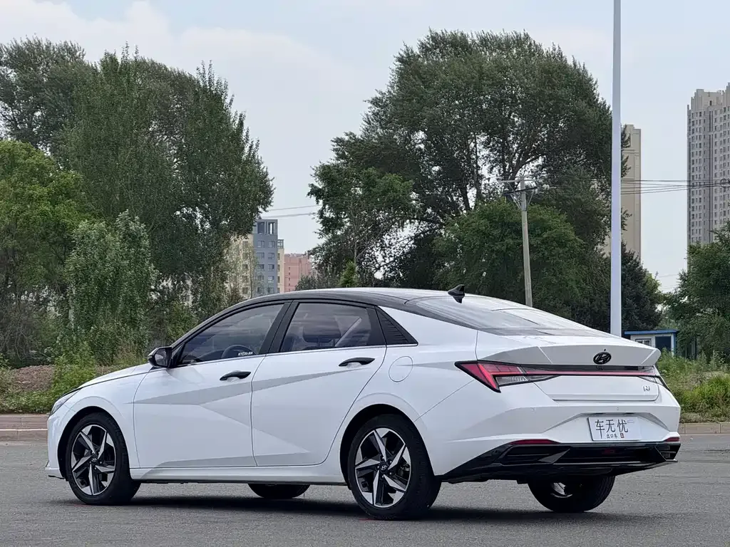 Hyundai Elantra — фото 8
