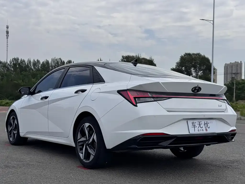 Hyundai Elantra — фото 5