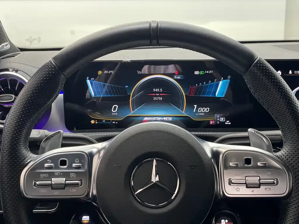 Mercedes-Benz CLA AMG — фото 7