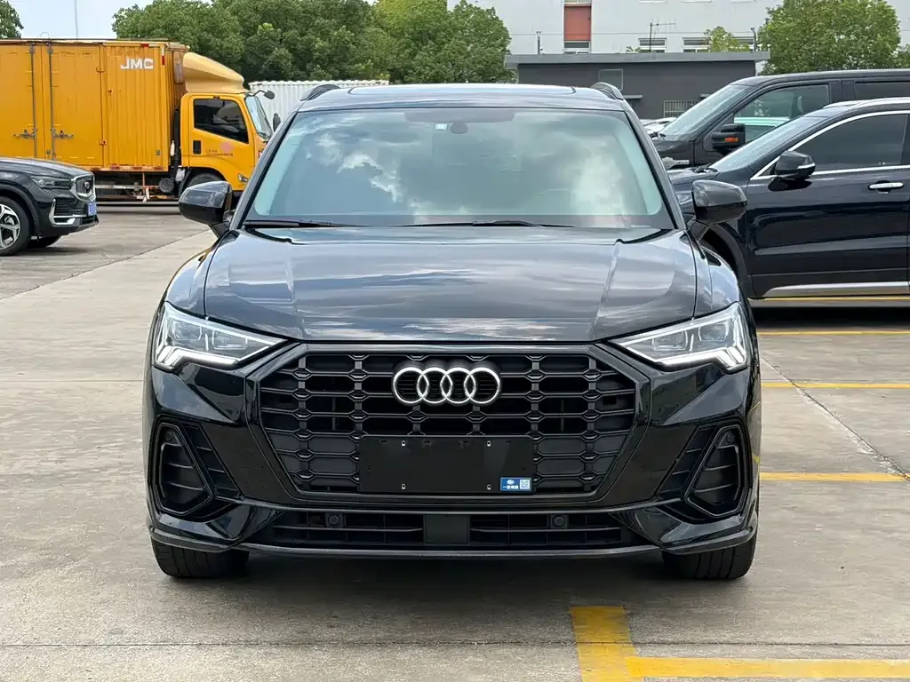 Audi Q3 — фото 1
