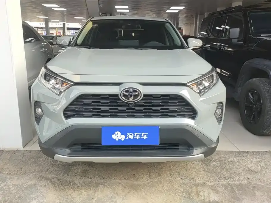 Toyota RAV4 — фото 6
