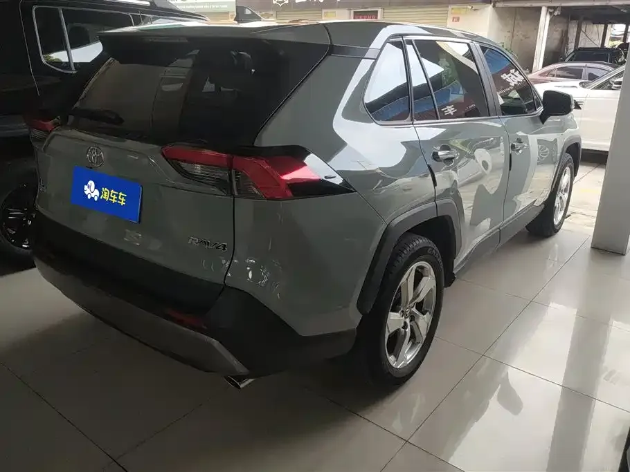 Toyota RAV4 — фото 10