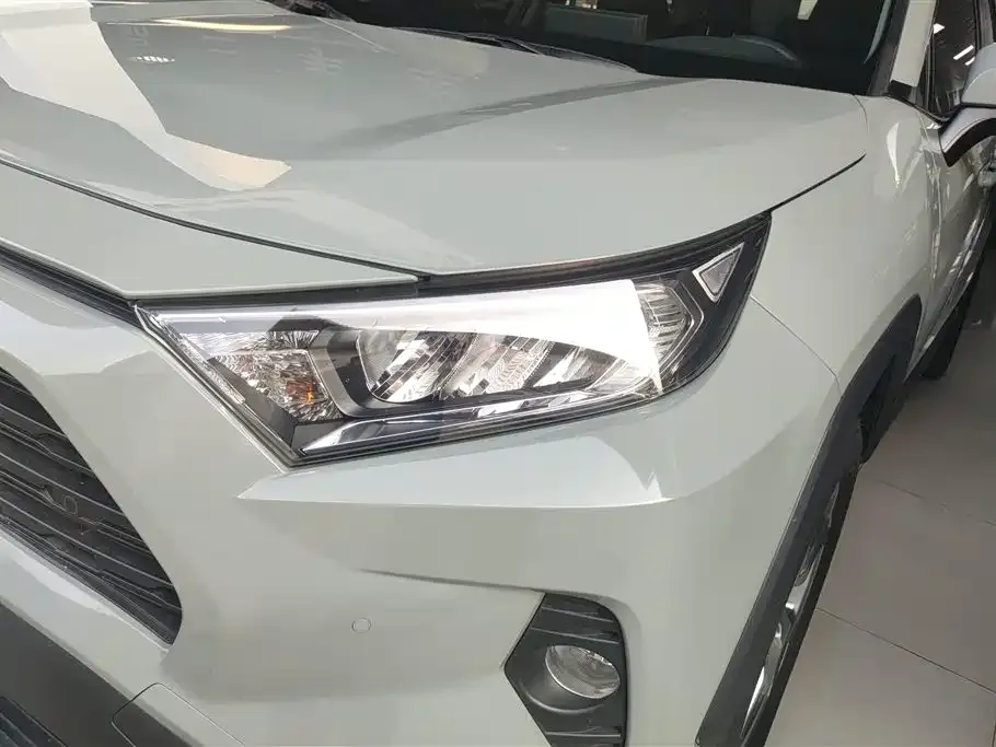 Toyota RAV4 — фото 3