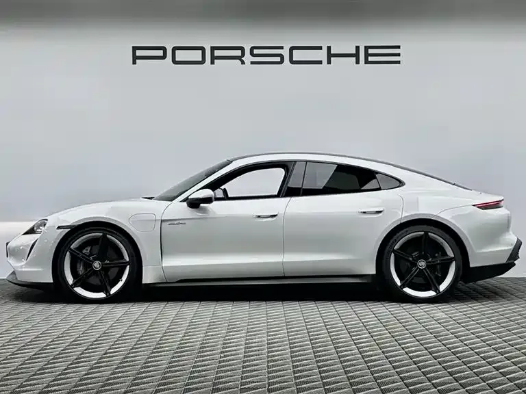 Porsche Taycan — фото 3