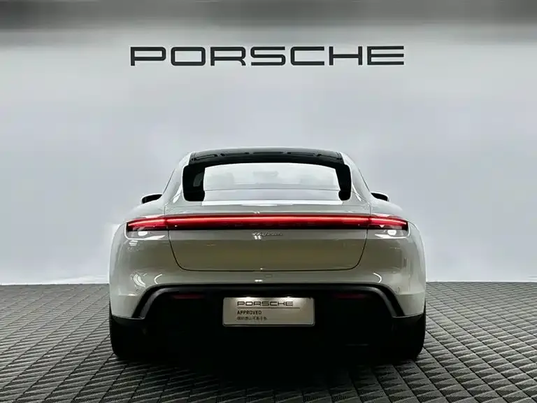 Porsche Taycan — фото 4