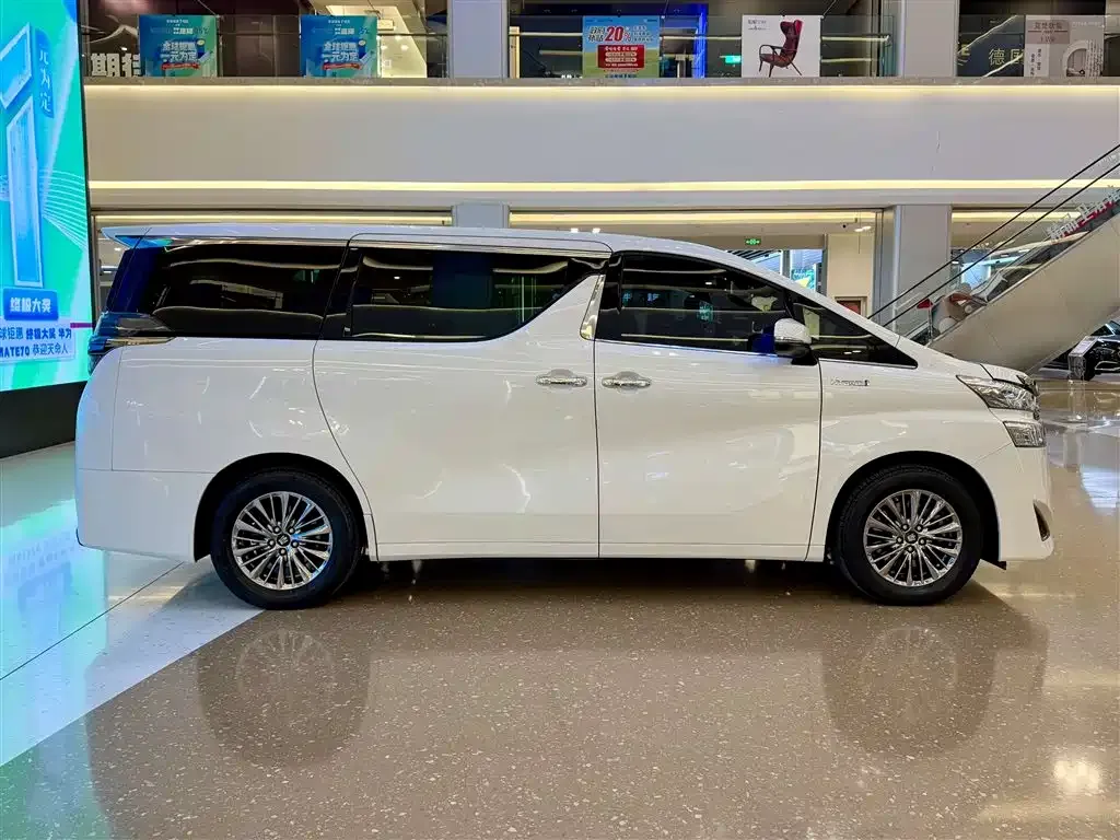 Toyota Vellfire — фото 6