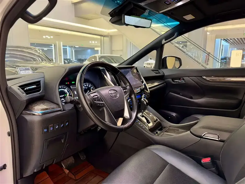 Toyota Vellfire — фото 9