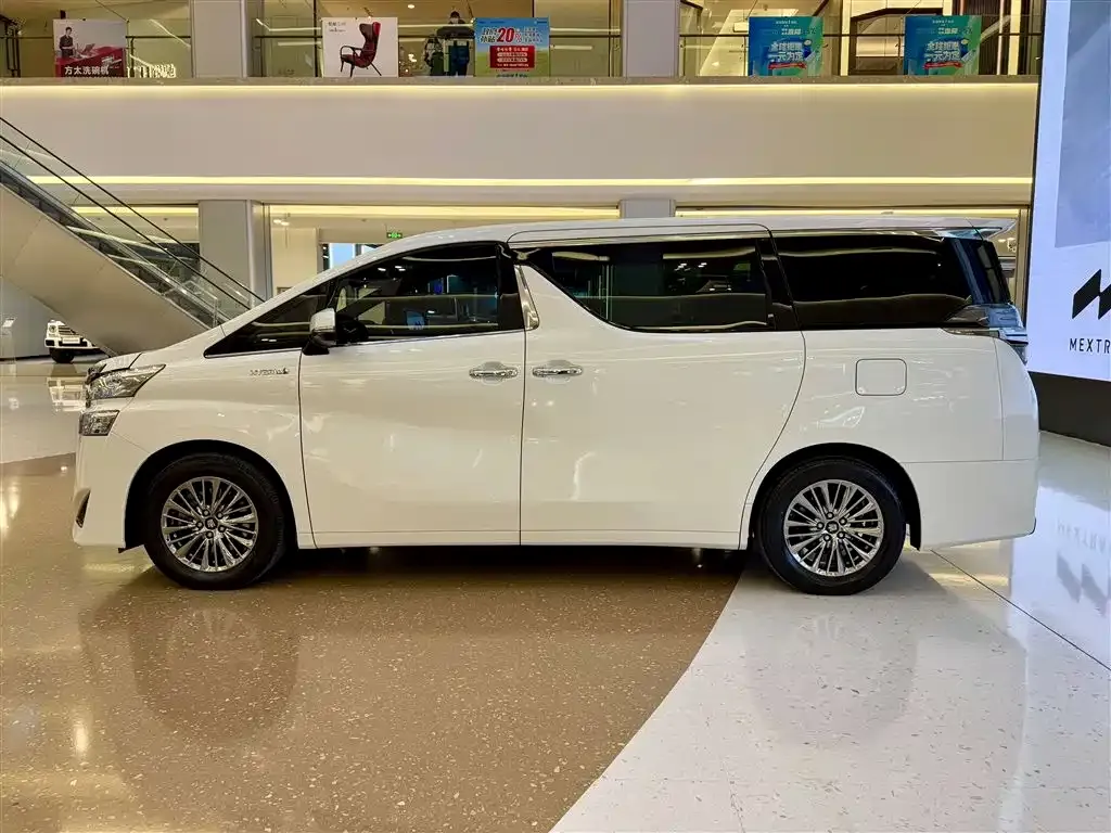 Toyota Vellfire — фото 8