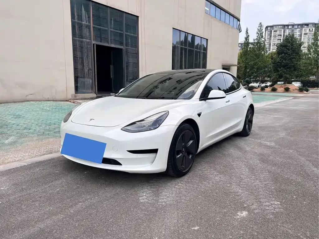 Tesla Model 3 — фото 1