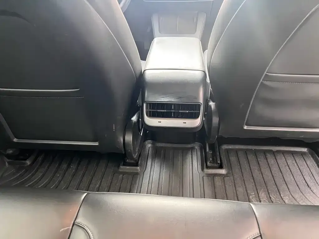 Tesla Model 3 — фото 2