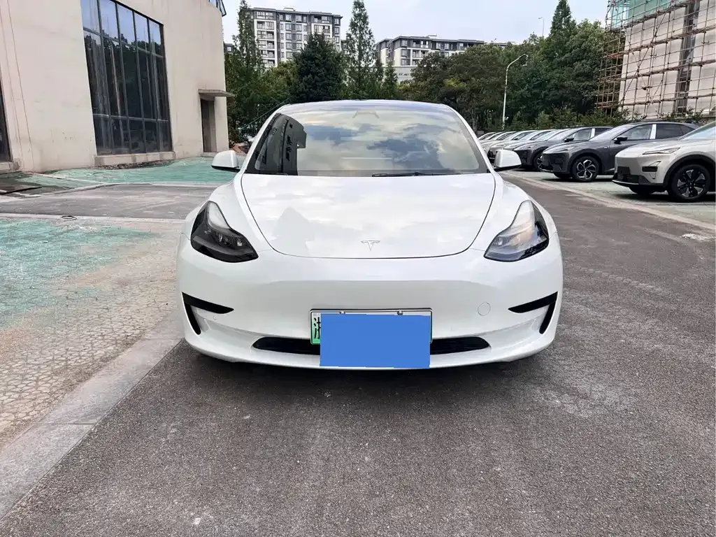 Tesla Model 3 — фото 9