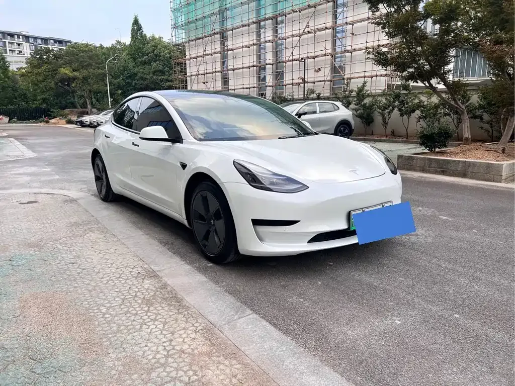 Tesla Model 3 — фото 7