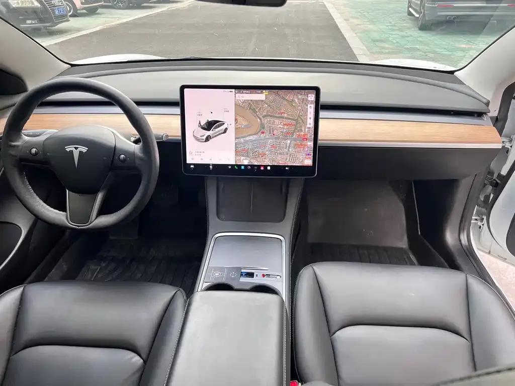 Tesla Model 3 — фото 4