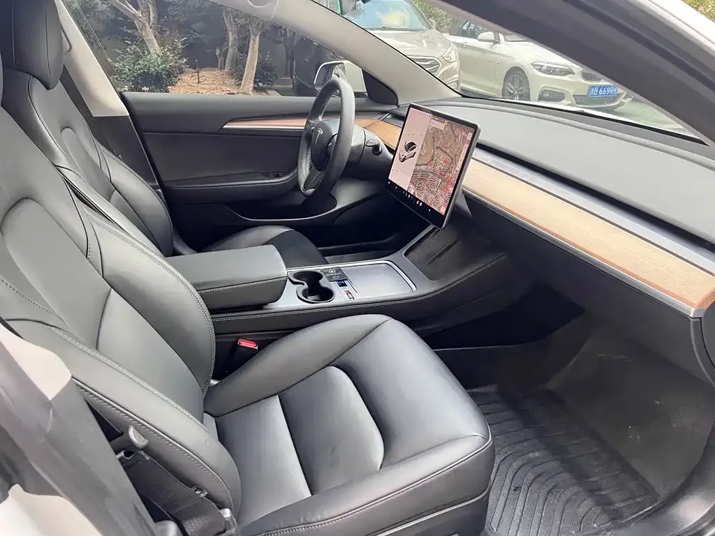 Tesla Model 3 — фото 10