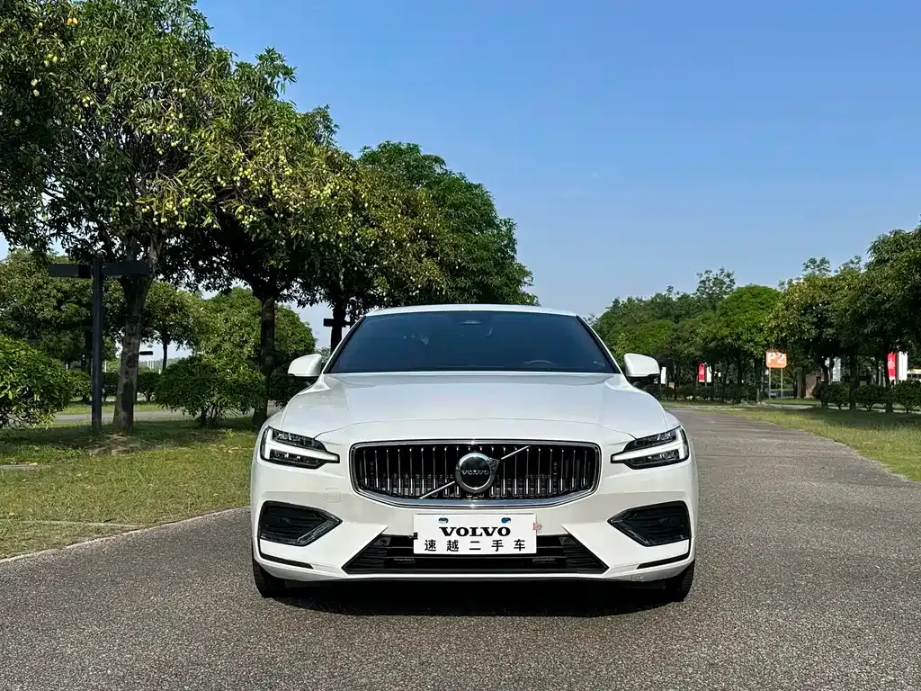 Volvo S60 — фото 10