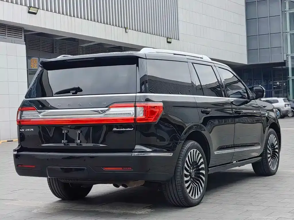 Lincoln Navigator — фото 9