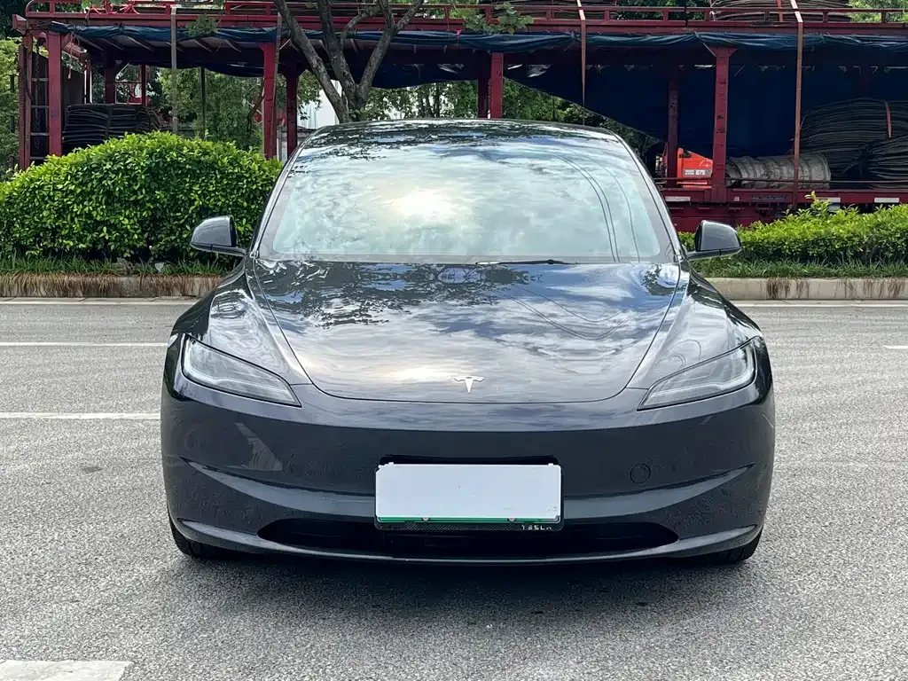 Tesla Model 3 — фото 9