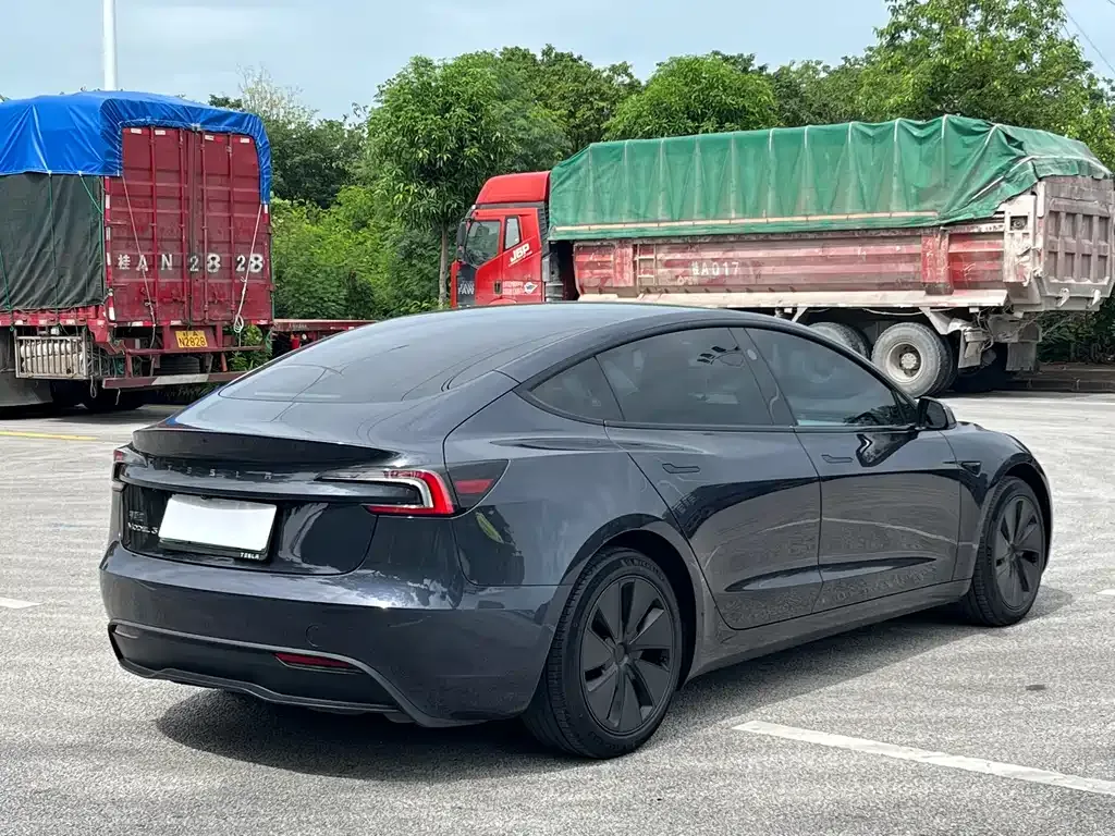 Tesla Model 3 — фото 8