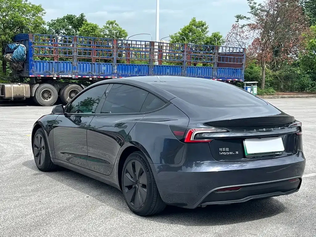 Tesla Model 3 — фото 4