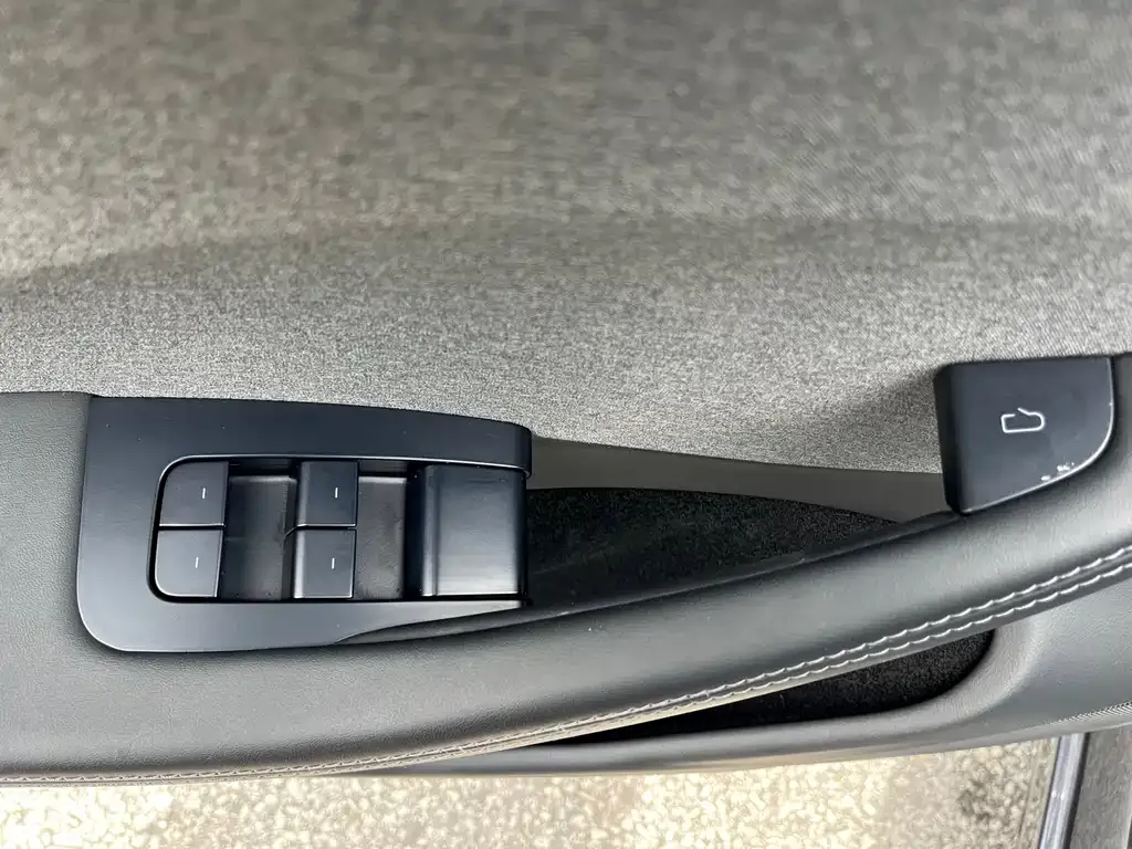 Tesla Model 3 — фото 10