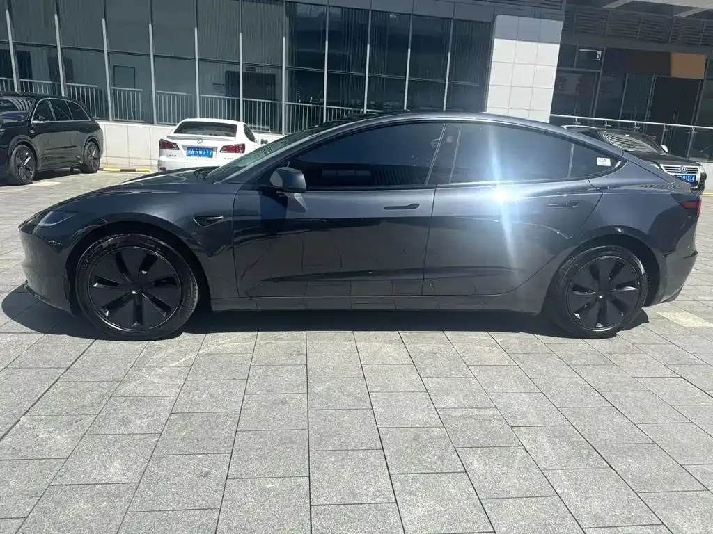 Tesla Model 3 — фото 4