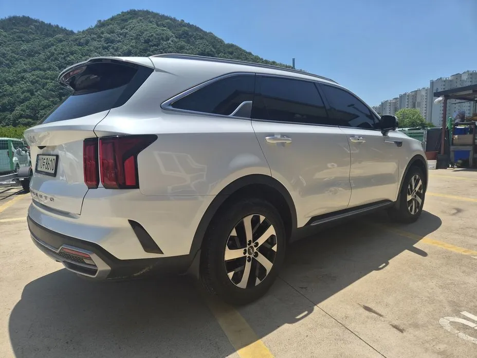 Kia Sorento — фото 8