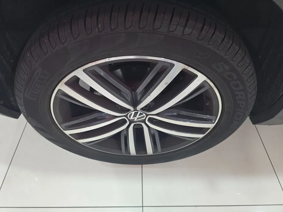 Volkswagen Tiguan — фото 8