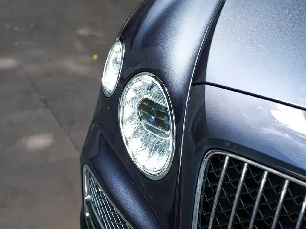 Bentley Flying Spur — фото 4