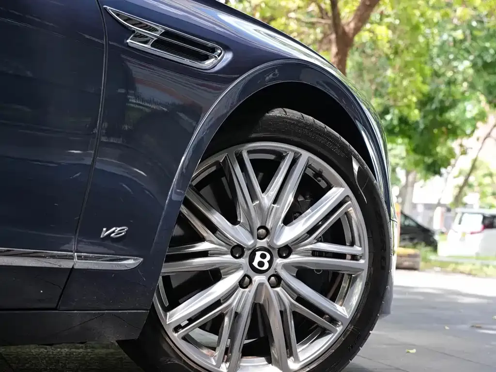 Bentley Flying Spur — фото 2