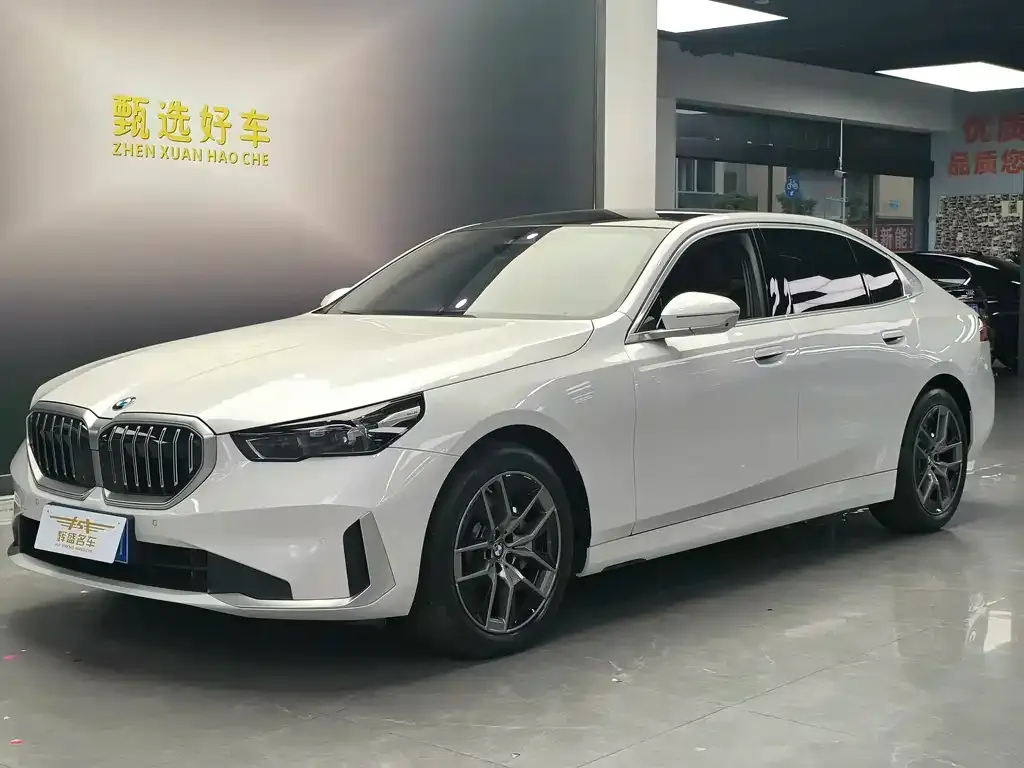 BMW 5 Series — фото 1