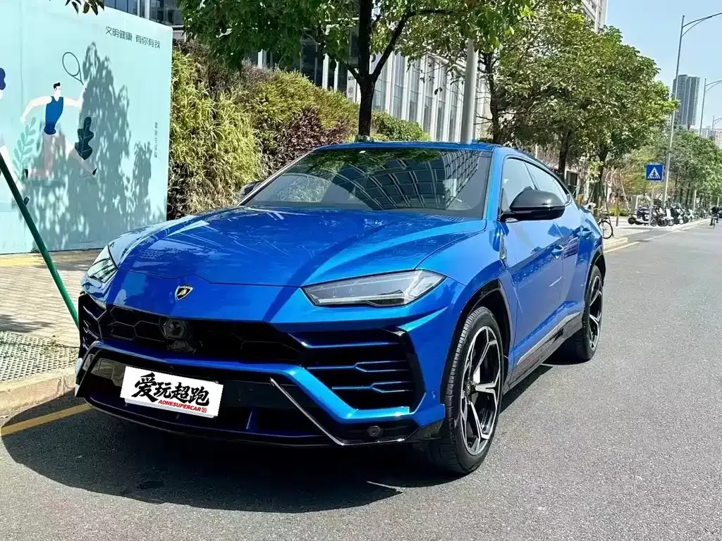 Lamborghini Urus — фото 1
