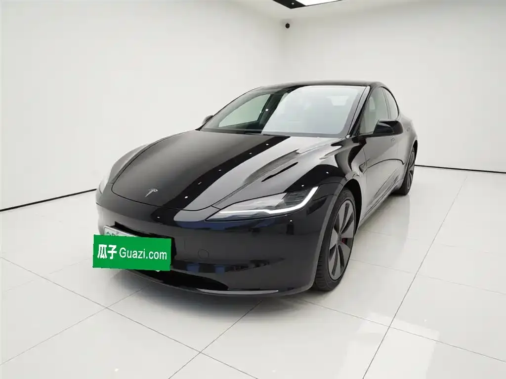 Tesla Model 3 — фото 1