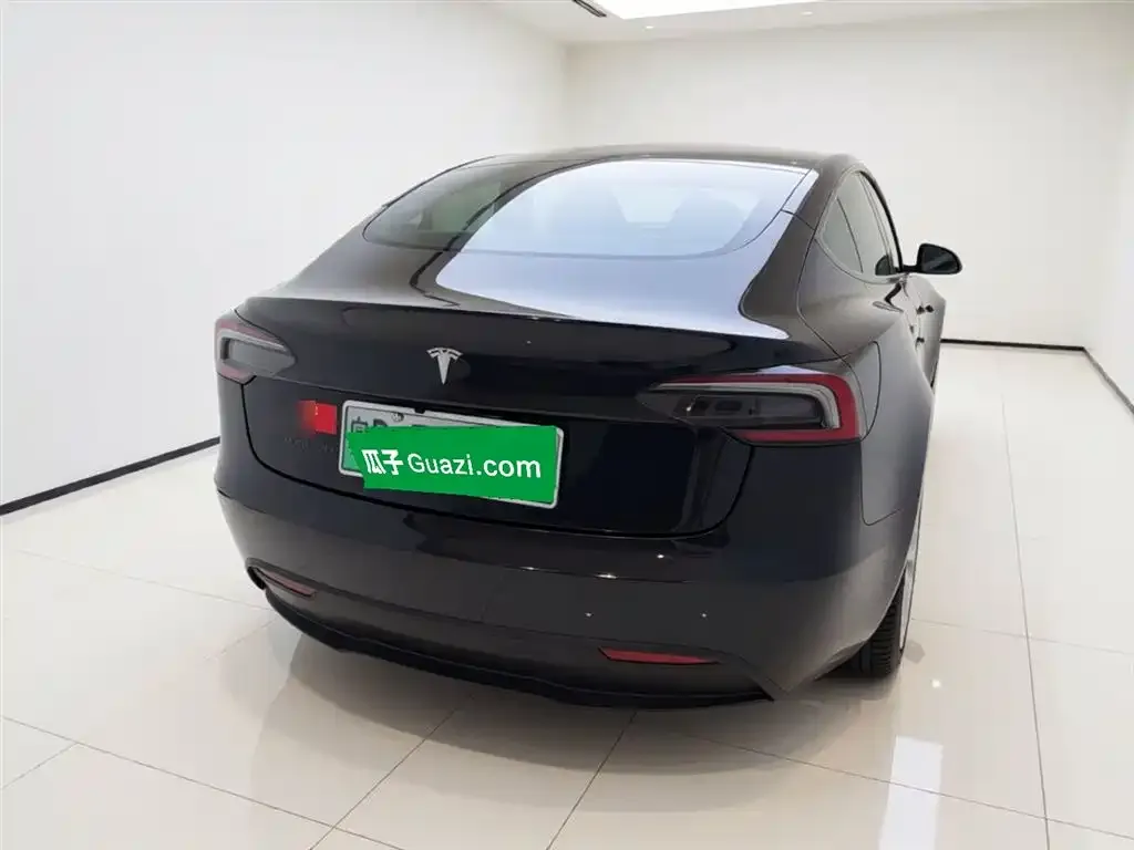 Tesla Model 3 — фото 2