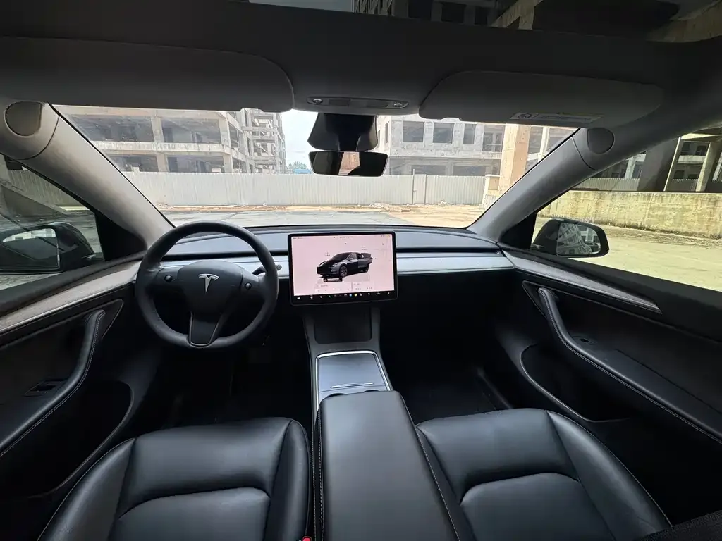 Tesla Model Y — фото 3