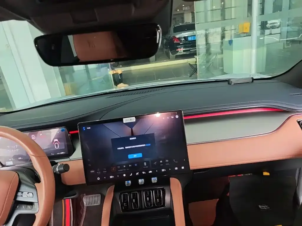 BYD L EV — фото 6