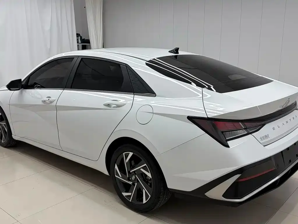 Hyundai Elantra — фото 7