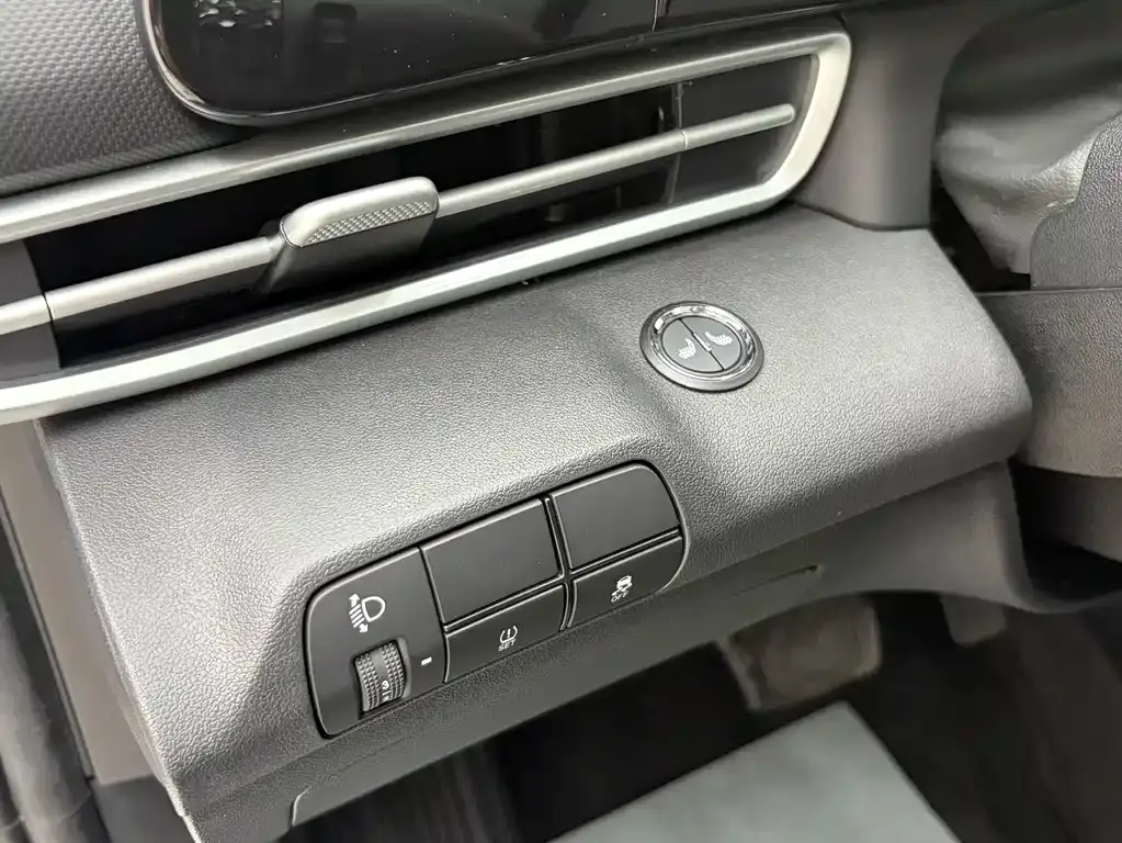 Hyundai Elantra — фото 10