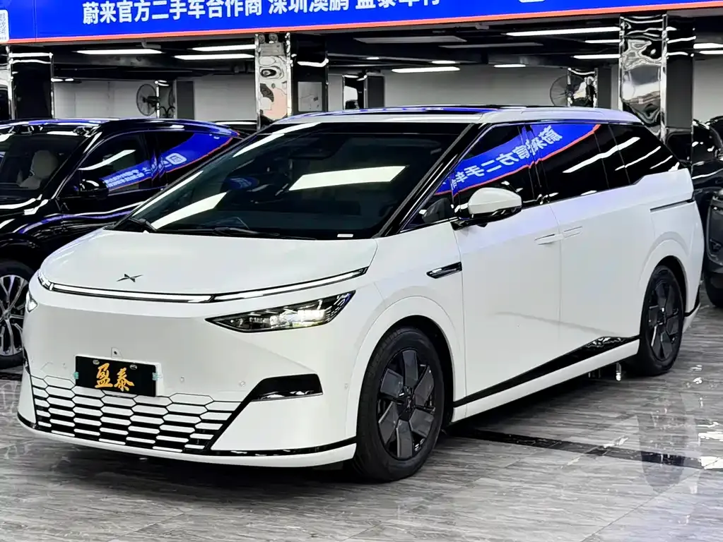 XPeng X9 — фото 1