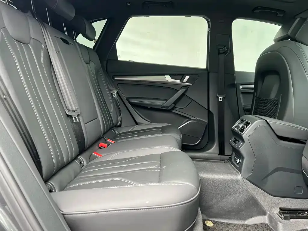 Audi Q5L 2024 из CN, фото 2