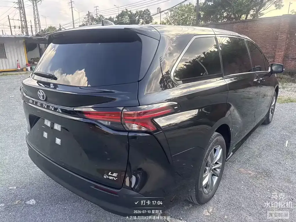 Toyota Sienna — фото 9
