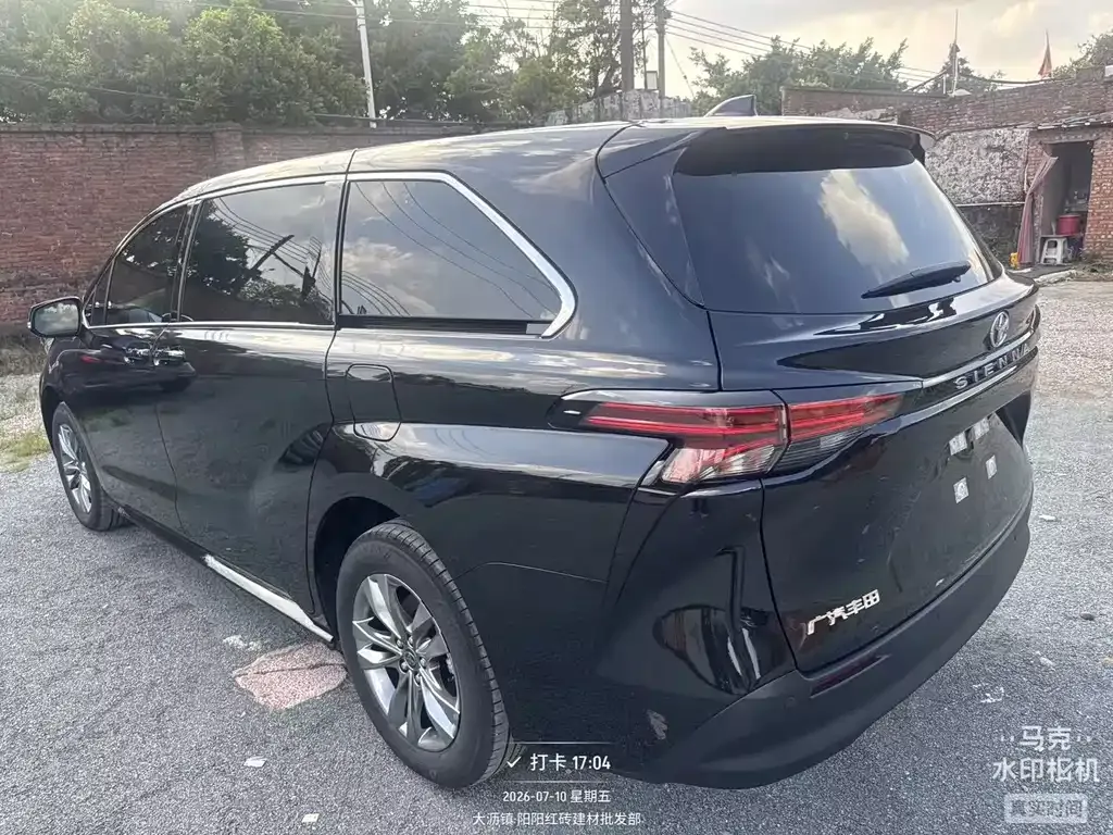Toyota Sienna — фото 10