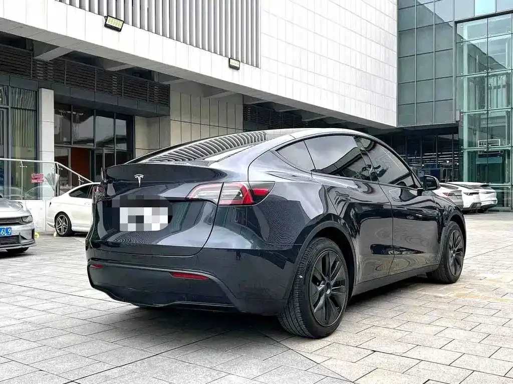 Tesla Model Y — фото 4